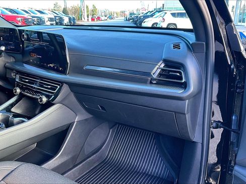 Used 2024 Chevrolet Traverse LS w/ Midnight/Sport Edition image 17