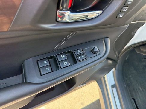 Used 2019 Subaru Outback 3.6R Limited w/ Popular Package #2 image 12