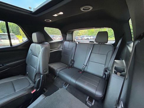 Used 2023 Chevrolet Traverse RS AWD/4WD image 7
