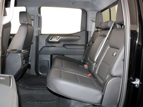Used 2025 Chevrolet Silverado 1500 LT Trail Boss w/ LT Trail Boss Premium Package AWD/4WD image 21