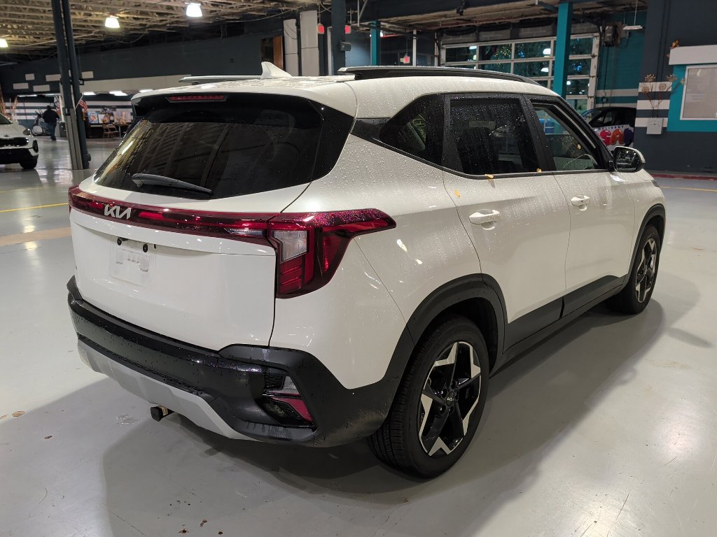 Used 2025 Kia Seltos S FWD image 8