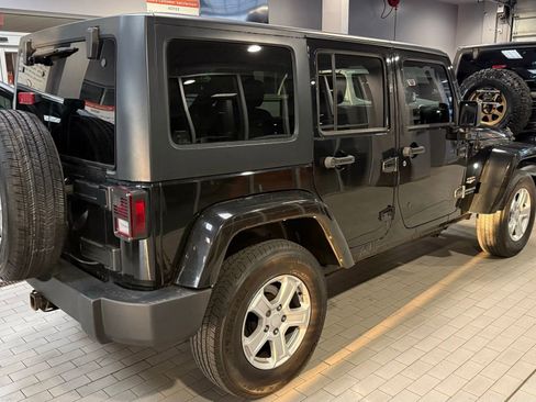 Used 2012 Jeep Wrangler Unlimited Sahara AWD/4WD image 4