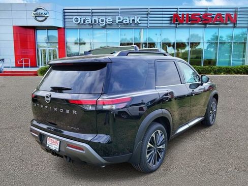 New 2026 Nissan Pathfinder Platinum FWD image 2