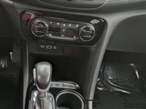 Used 2023 Buick Encore GX Essence image 15