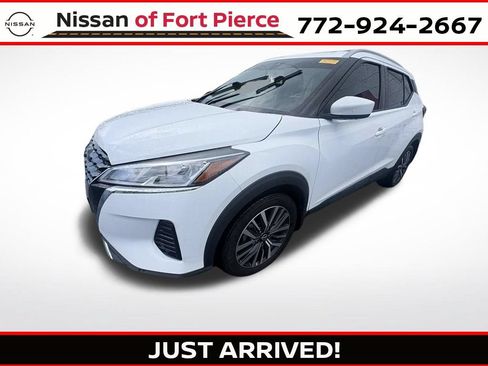 Used 2022 Nissan Kicks SV FWD image 1