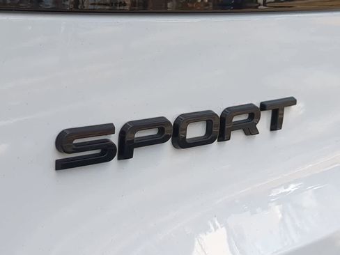 Used 2025 Land Rover Range Rover Sport SE image 13