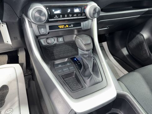 Used 2022 Toyota RAV4 LE image 23