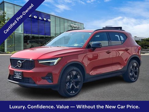 Certified 2024 Volvo XC40 B5 Plus w/ Climate Package AWD/4WD image 3