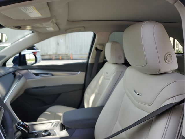 Certified 2023 Cadillac XT5 Premium Luxury w/ LPO, Floor Liner Package AWD/4WD image 22