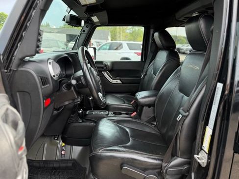 Used 2016 Jeep Wrangler Unlimited Rubicon AWD/4WD image 11