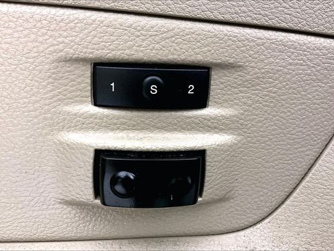 Used 2015 RAM 1500 Laramie RWD image 32