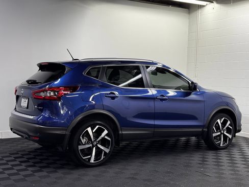 Used 2022 Nissan Rogue Sport SL AWD/4WD image 2