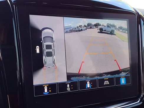 Used 2023 Chevrolet Traverse Premier FWD image 11