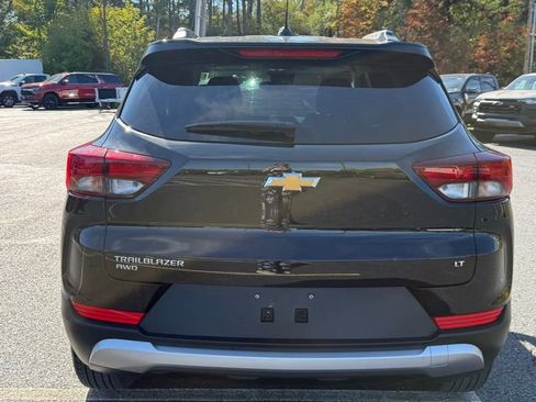 Used 2024 Chevrolet TrailBlazer LT image 3