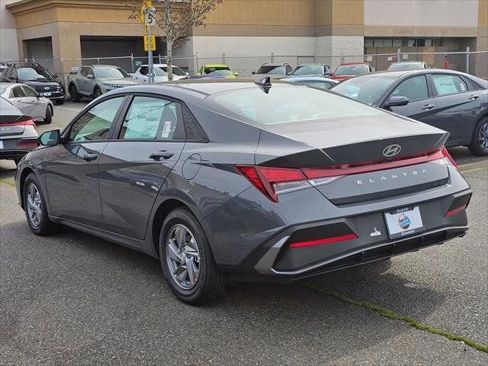 New 2026 Hyundai Elantra SE FWD image 5