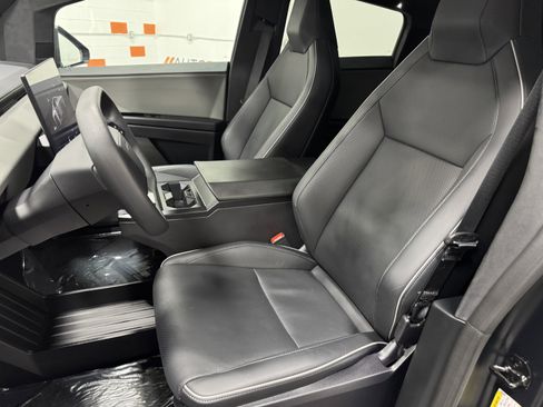 Used 2025 Tesla Cybertruck AWD Crew Cab image 8