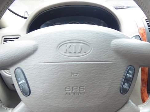 Used 2004 Kia Sedona LX FWD image 12