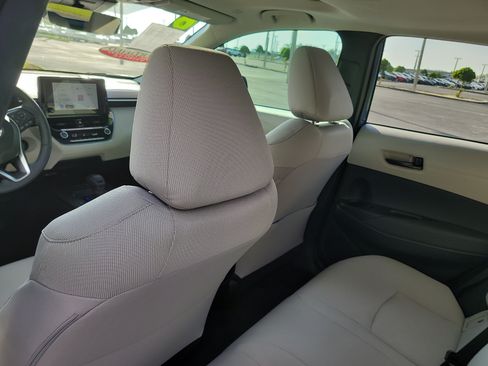 Used 2026 Toyota Corolla Cross LE w/ Moonroof Package FWD image 13