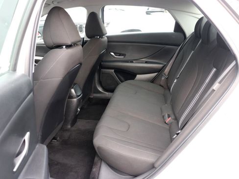 Used 2024 Hyundai Elantra SEL FWD image 12