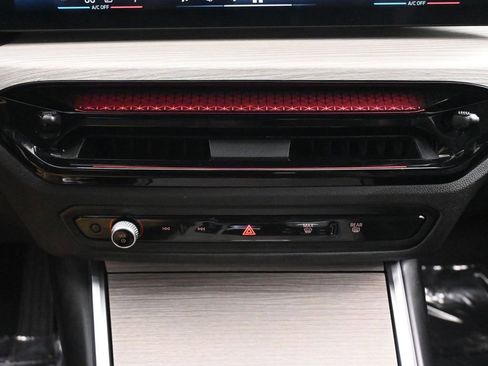 Used 2025 BMW 330i xDrive Sedan image 41