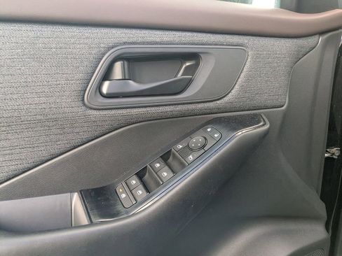 Used 2023 Nissan Rogue S image 14