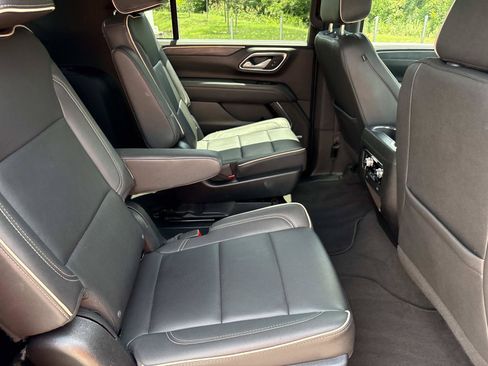 Used 2023 GMC Yukon XL SLT w/ SLT Luxury Package AWD/4WD image 33