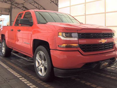 Used 2017 Chevrolet Silverado 1500 Custom w/ Custom Convenience Package image 3