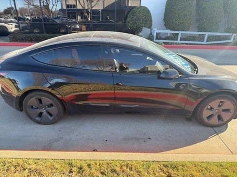 Used 2023 Tesla Model 3 Standard Range image 3