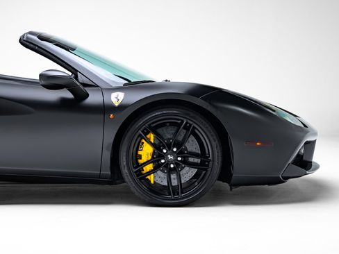 Used 2018 Ferrari 488 Spider image 40