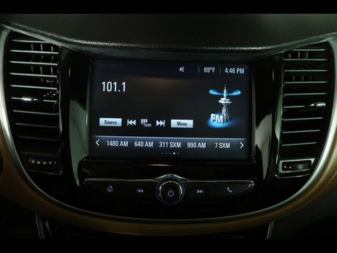 Used 2017 Chevrolet Trax Premier w/ Driver Confidence II Package AWD/4WD image 18