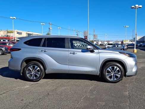 Certified 2024 Toyota Highlander XLE image 8