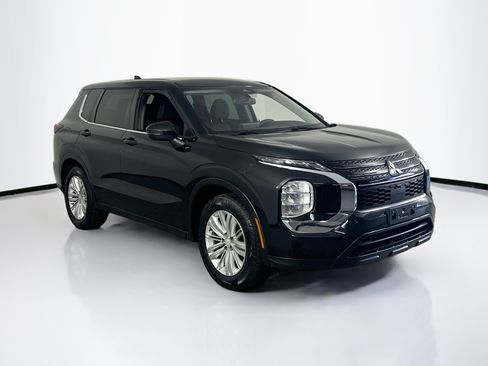 Used 2022 Mitsubishi Outlander ES AWD/4WD image 3