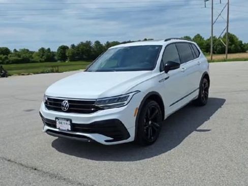 Used 2023 Volkswagen Tiguan SE R-Line FWD image 3