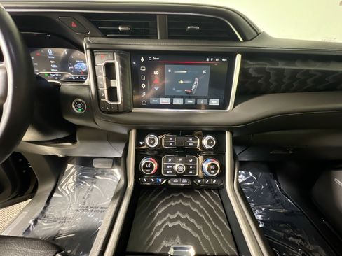 Used 2024 GMC Yukon XL Denali AWD/4WD image 25