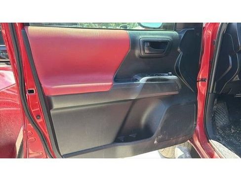 Used 2017 Toyota Tacoma SR5 w/ Tow Package AWD/4WD image 9