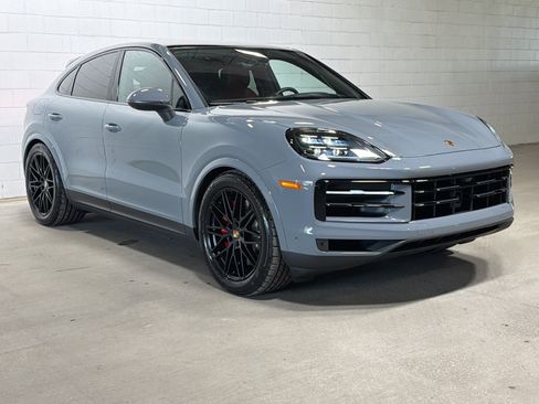 Certified 2025 Porsche Cayenne S AWD/4WD image 6