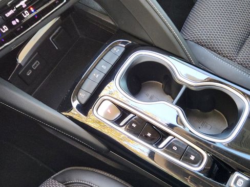 Used 2023 Buick Envision Preferred image 21