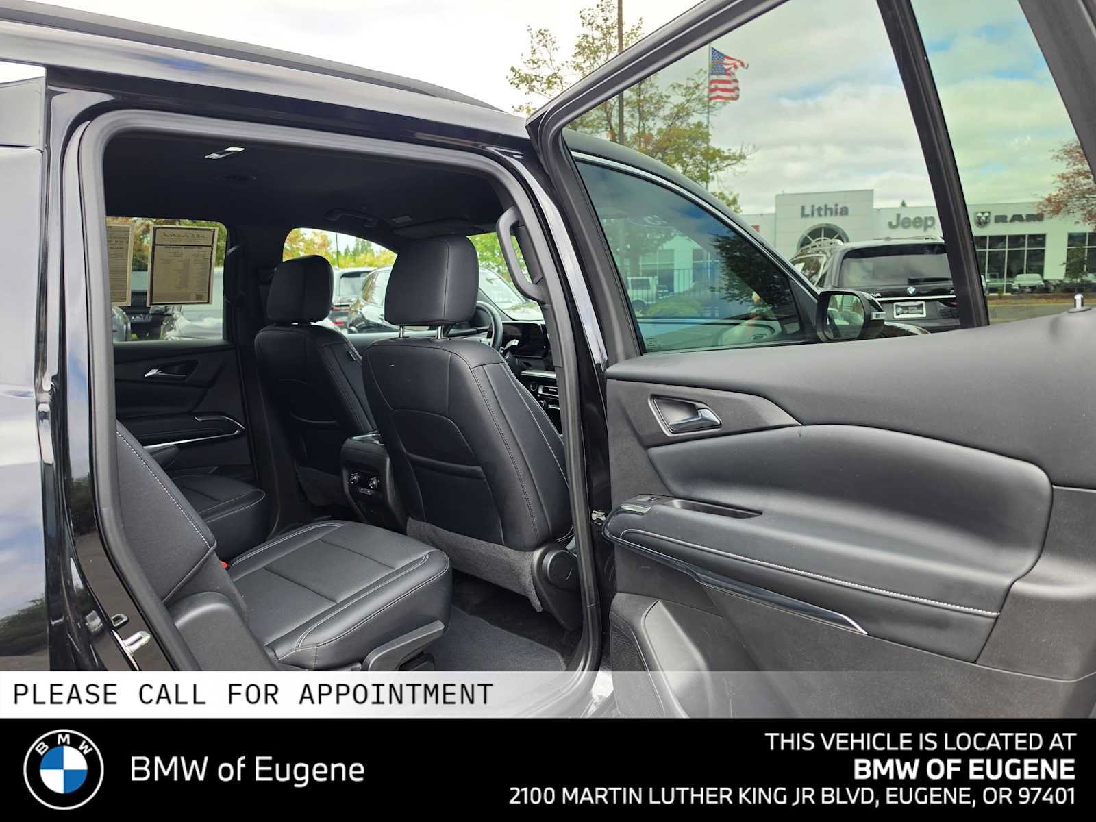 Used 2025 Chevrolet Traverse LT AWD/4WD image 14