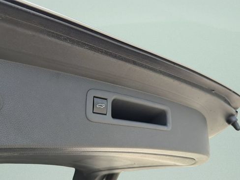 Used 2023 Toyota Highlander XLE FWD image 29