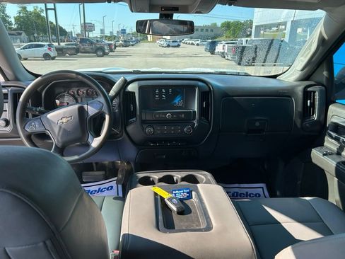 Used 2018 Chevrolet Silverado 1500 W/T w/ Trailering Package AWD/4WD image 12