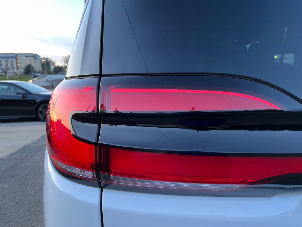 Used 2025 Chrysler Pacifica Select AWD/4WD image 34