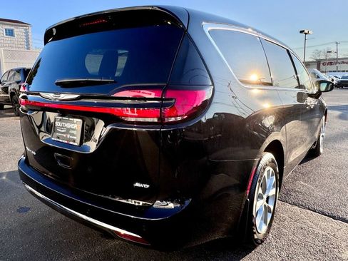 New 2026 Chrysler Pacifica Select image 8