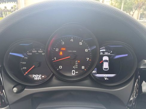 Used 2020 Porsche Macan AWD/4WD image 30