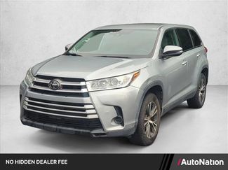 Used 2019 Toyota Highlander LE FWD video 1