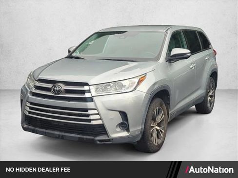 Used 2019 Toyota Highlander LE FWD image 1