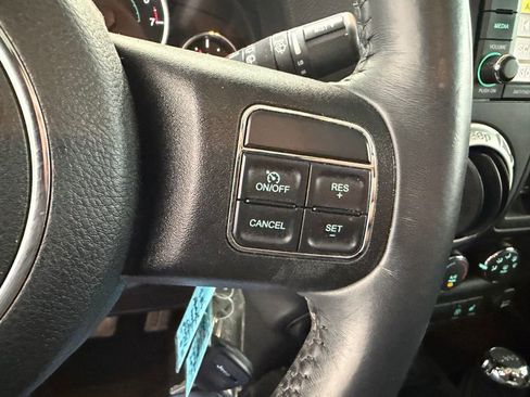 Used 2017 Jeep Wrangler Unlimited Sahara w/ Connectivity Group AWD/4WD image 15