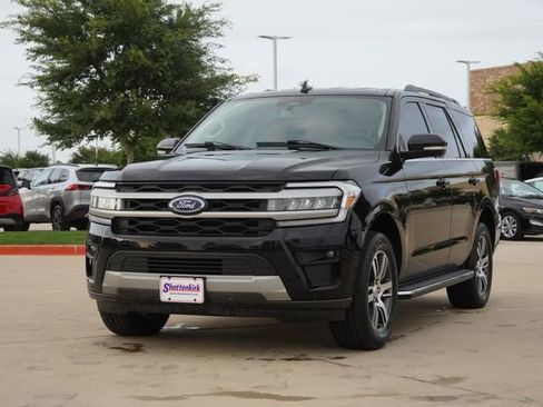 Used 2023 Ford Expedition XLT RWD image 3