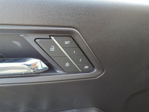 New 2025 GMC Canyon Denali w/ LPO, Denali Black Edition image 8