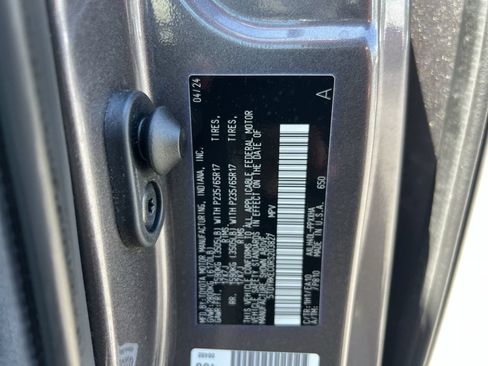 Used 2024 Toyota Sienna XLE FWD image 37