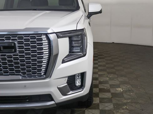 Used 2021 GMC Yukon Denali w/ Denali Premium Package image 23
